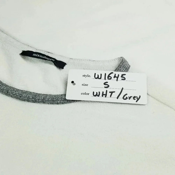 Mixxshoppe Small White Gray Geometric Short Cuffed Sleeve Crew Neck Women's Top - Picture 6 of 10